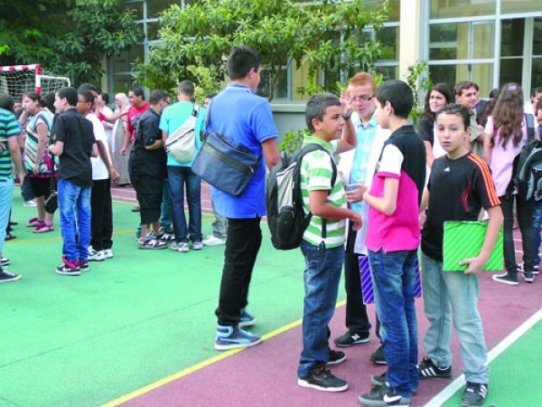 نقابات التربية تهدد بشل المدارس