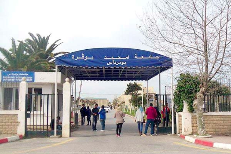طلبة جامعة بومرداس يواصلون إضرابهم