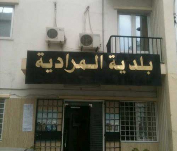 ربط عشوائي للكهرباء ومحلات مهددة بالانهيار