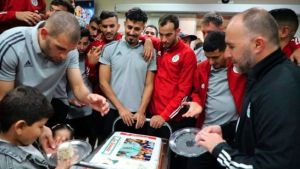 اللاعبون يحتفلون بالإنجاز التاريخي لسليماني