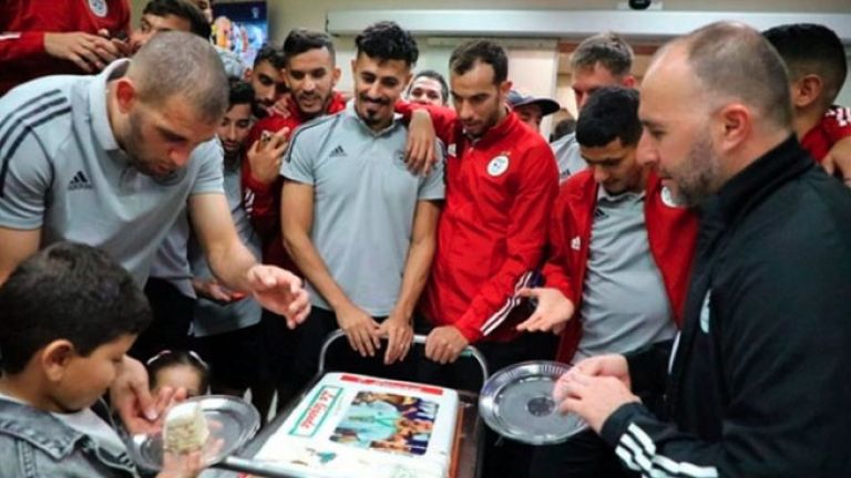 اللاعبون يحتفلون بالإنجاز التاريخي لسليماني