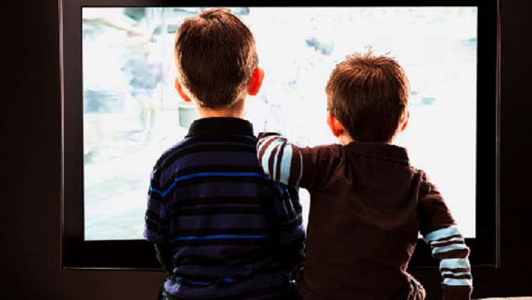 مخاطر ”محتويات” شاشات التلفزيون تثير قلق خبراء النفس