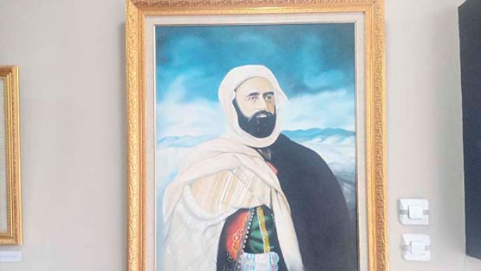 لوحات عن جمال الطبيعة وأخرى تنبض بالعصرنة