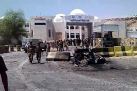 مقتل 12 جنديا ومدني في تفجير انتحاري بالمكلا