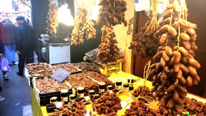 إقبال على اقتناء التمور