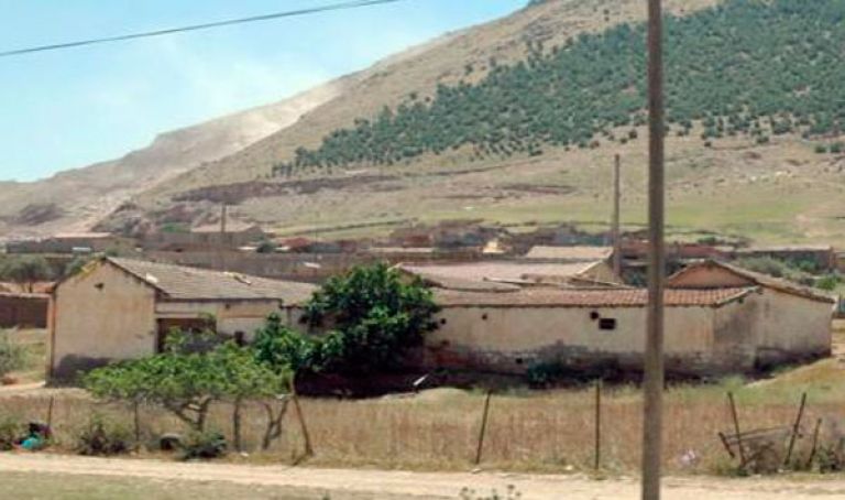 توزيع 90 إعانة بناء ريفي