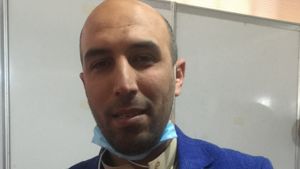 اوصيف عيسى، رئيس جمعية "البر" الخيرية، لرعاية مرضى السرطان بولاية المسيلة