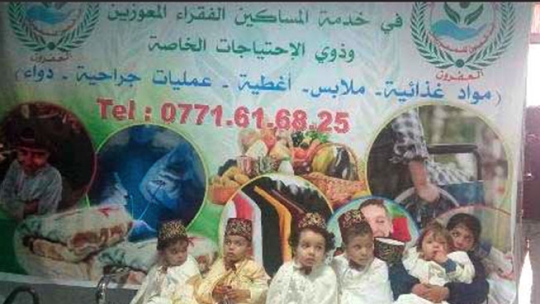 الحاج أحمد تهامي يتطوع لختان الأطفال