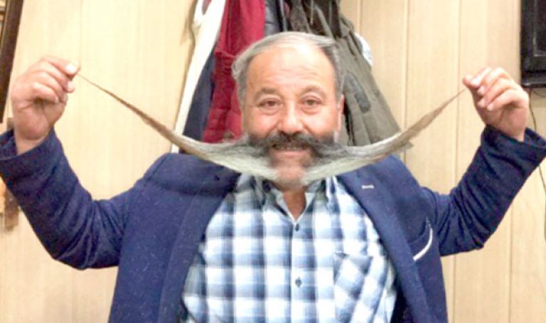 بشاربه تركي يستعد لدخول "غينيس"