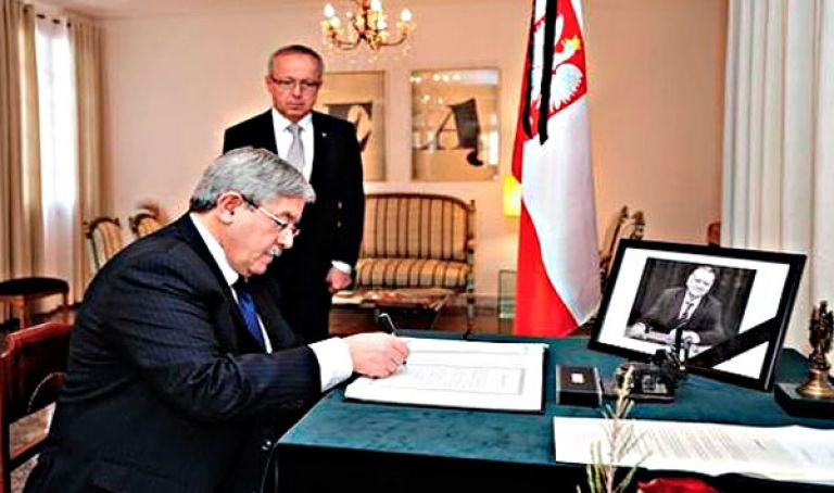 أويحيى يوقّع على سجل التعازي بإقامة السفير