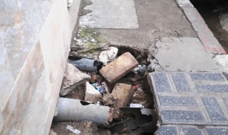 انفجار قنوات الصرف وانتشار الحفر بمدينة وهران