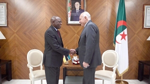 إشادة بجهود سفير الموزمبيق بالجزائر لتعزيز العلاقات الثنائية