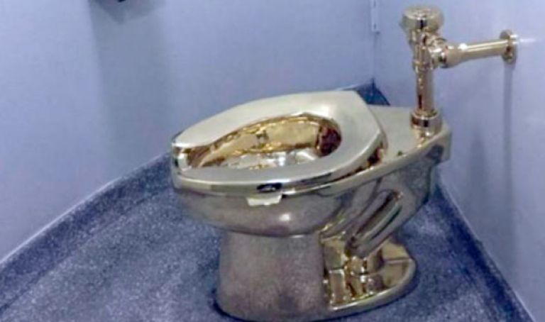 سرقة ”المرحاض الذهبي”