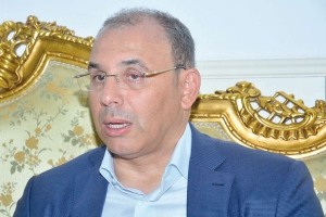 زعلان يقود "ثورة للاستثمار" بدراسة 651 مشروعا