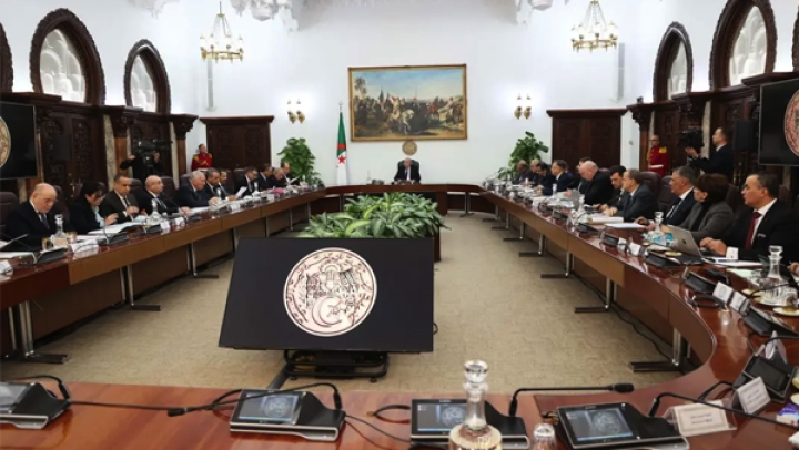 الجزائر حريصة على احتواء أبنائها