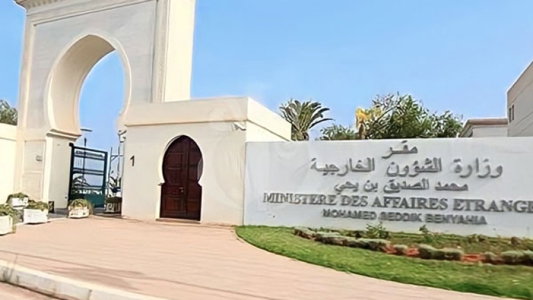 الجزائر قيادة وشعبا مع الشعب الفلسطيني