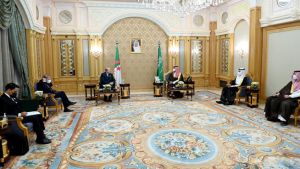 الوزير الأول وزير المالية، أيمن بن عبد الرحمان