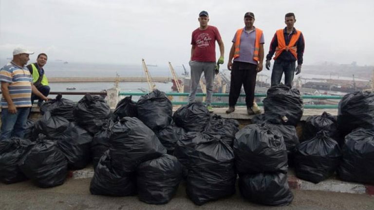 جمع 7696 طنا من النفايات في حملة نظافة