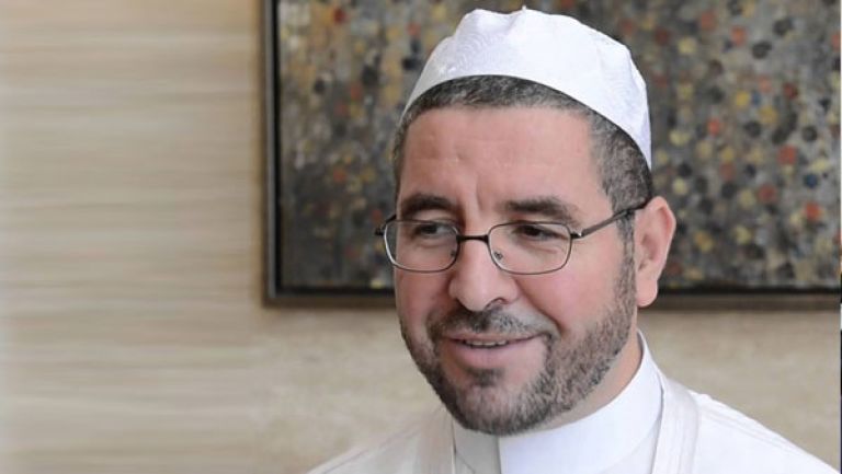 الأسر الجزائرية مدعوة لإقامة صلاة التراويح في البيوت