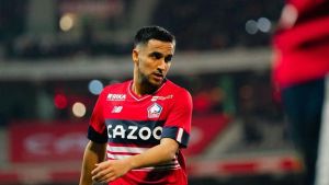 الدولي الجزائري آدم وناس