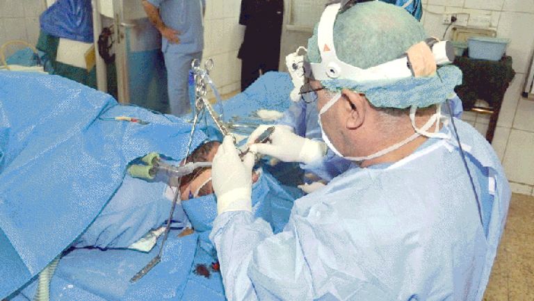 غياب الأخصائيين تزيد المعاناة