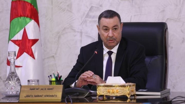 تسريع معالجة الحاويات وقوائم سوداء بالمتعاملين المخالفين