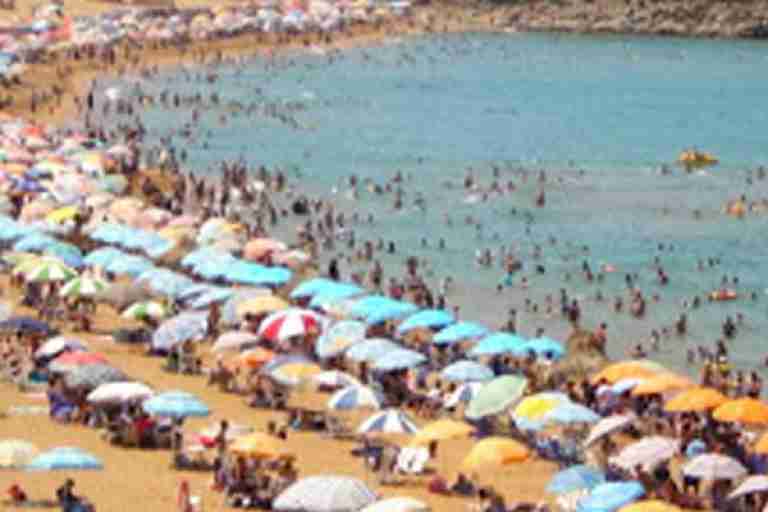 المصطافون يشتكون خرق تعليمة مجانية الشواطئ