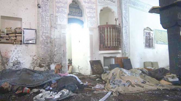 150 قتيلا في تفجيرات انتحارية استهدفت مساجد بصنعاء 