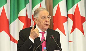 ولد عباس يدعو للحوار والتفاوض لمعالجة الاحتجاجات