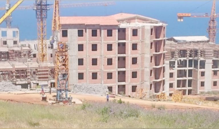 معاينة قطع أرضية لإنجاز سكنات "عدل" لفائدة ولاية الجزائر
