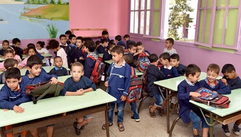50 تلميذا في القسم وآخرون بدون مقاعد لحد الآن
