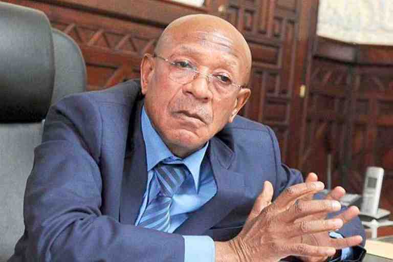 زوخ يعد بتسوية مشاكل المواطنين