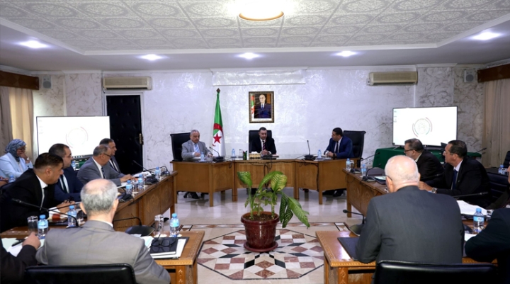 القضاء على المظاهر السلبية والارتقاء بالجماعات المحلية