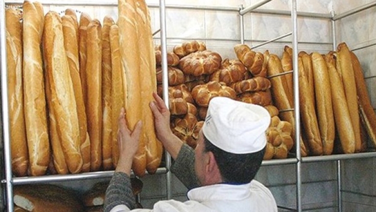 سعر الخبز ثابت والمخالفون يعاقبون بالغلق النهائي