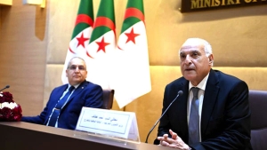 وزير الشؤون الخارجية والجالية الوطنية بالخارج أحمد عطاف-الأمين العام الجديد لوزارة الشؤون الخارجية والجالية الوطنية بالخارج لوناس مقرمان