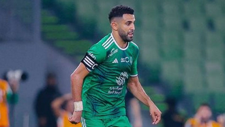 محرز يبرّر قصة الوشاح وتراجع مستواه في الدوري السعودي