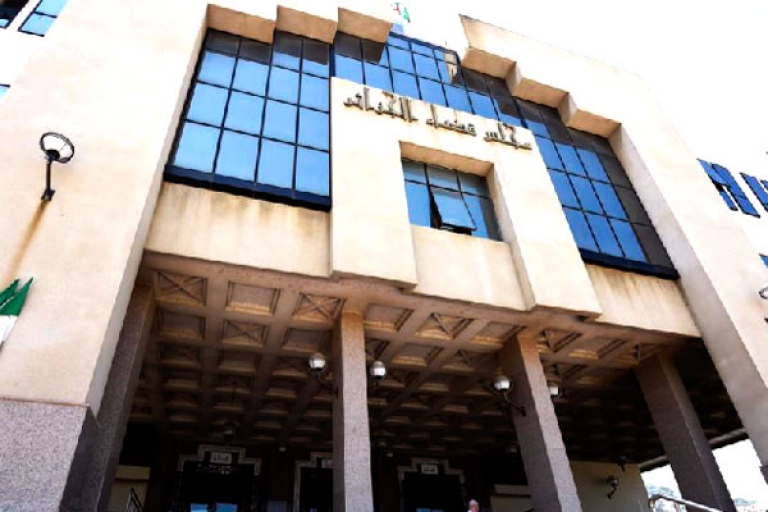 21 متهما بإبرام صفقات مشبوهة وتبديد المال العام