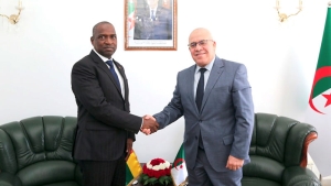  وزير النّقل يوسف شرفة-ممادو أليو جالو، سفير جمهورية غينيا بيساو لدى الجزائر