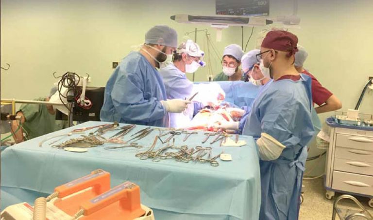 الأطباء المقيمون يطالبون بأجورهم