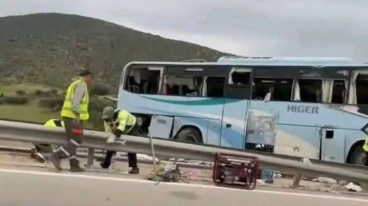 الرئيس تبون يأمر بإجلاء المصابين في حادث الحافلة السياحية بتونس