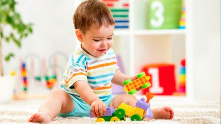 قواعد سلامة لعب الأطفال في المنزل