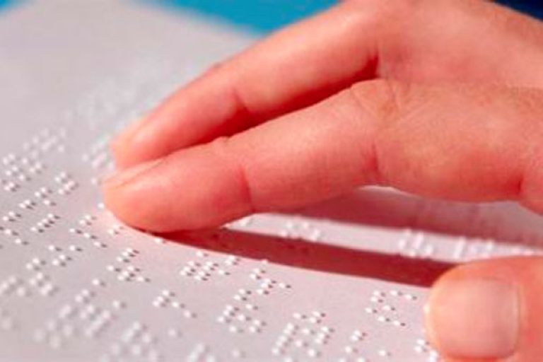 قسنطينة: توزيع النسخ الأولى من الكتاب المدرسي بتقنية البراي