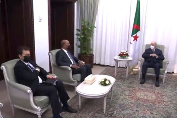 توافق كامل مع "الأخ الأكبر"