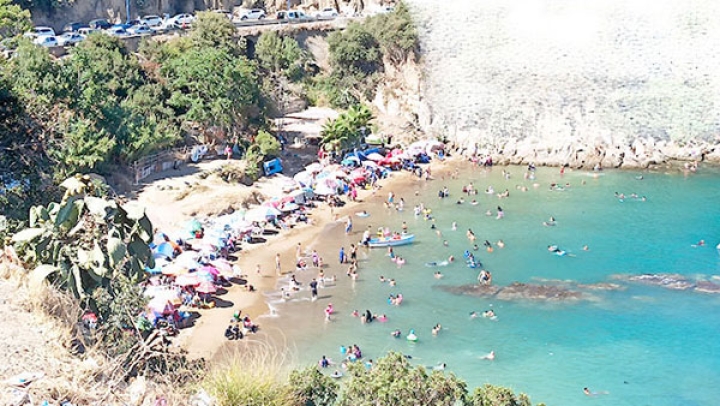 "شولوس"تتزين لاستقبال ضيوف الصيف