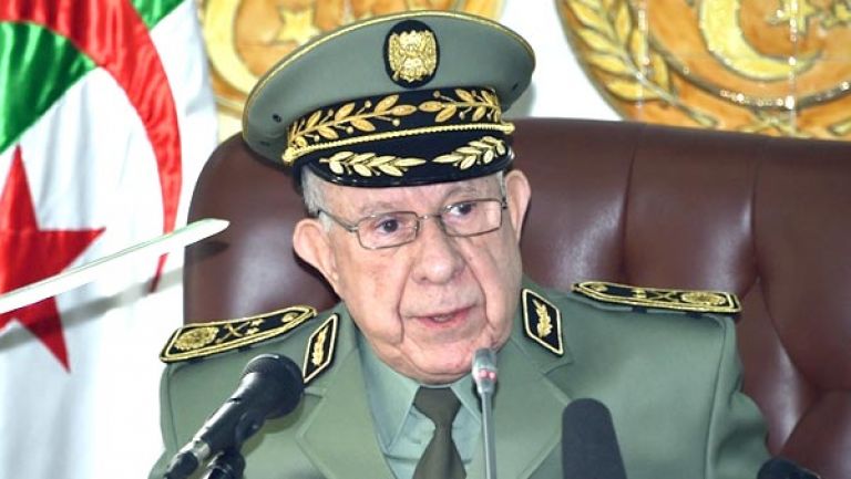 اللواء شنقريحة في زيارة اليوم للناحية العسكرية السادسة
