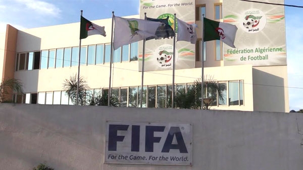 "الفاف" تبحث عن مورد معدات للمنتخبات الوطنية