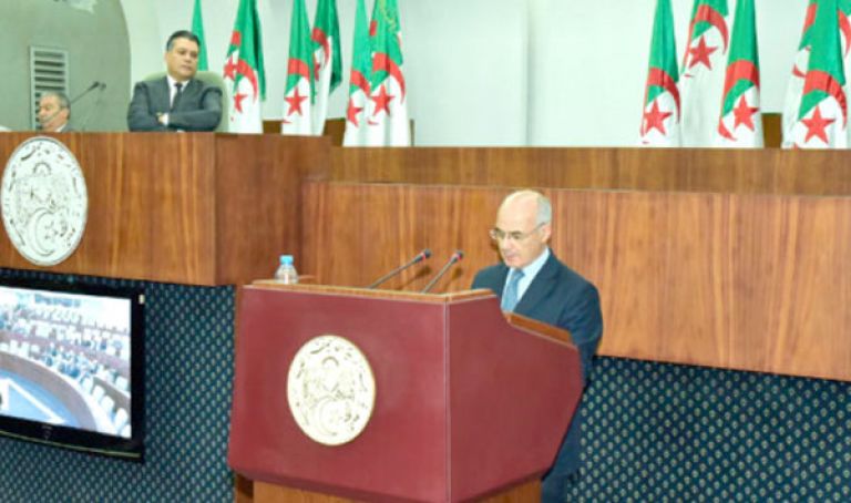 التكفل بالشباب المنقّبين عن الذهب بالطرق التقليدية