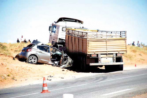 وفاة 5 أشخاص و3 جرحى في حادثي مرور بالأغواط 