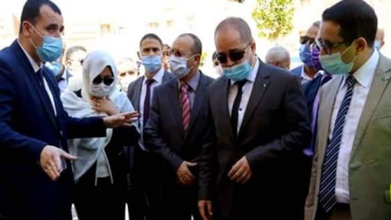 وزيرا البريد والسكن يتفقدان عملية تزويد السكان بخدمة الإنترنت