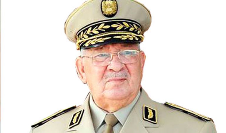 قايد صالح يشيد بجهود العسكريات والشبيهات